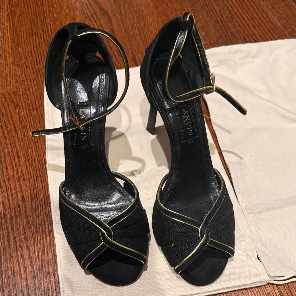 Lanvin Women's Heels in Black with Gold Trim